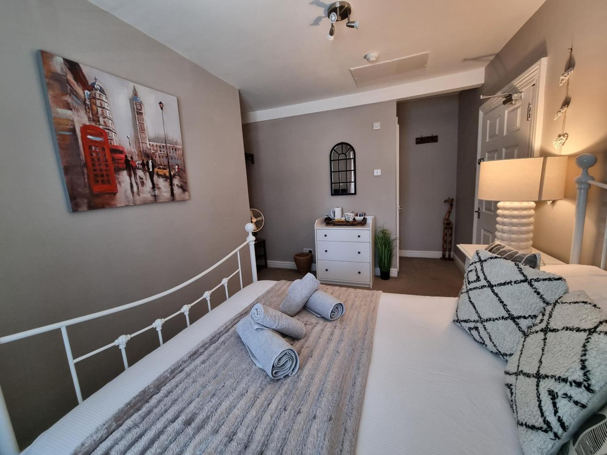 Bridge Street Apartment *